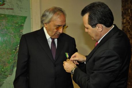 Governador entrega medalha Ordem do Mérito a Ueze Zahran
