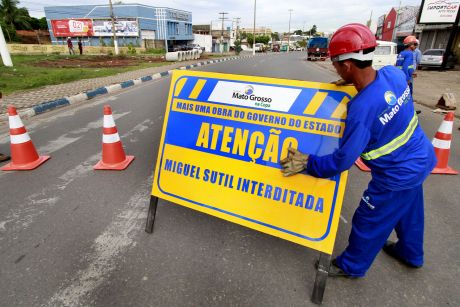 Mais cinco interdições para obras de travessia urbana são feitas na Av. Miguel Sutil