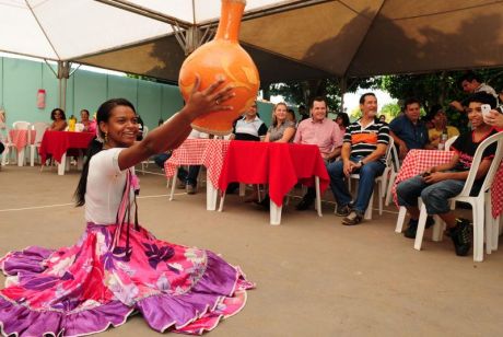 Governador Silval Barbosa prestigia a 6ª Festa Rota do Peixe e discute projetos culturais para a comunidade
