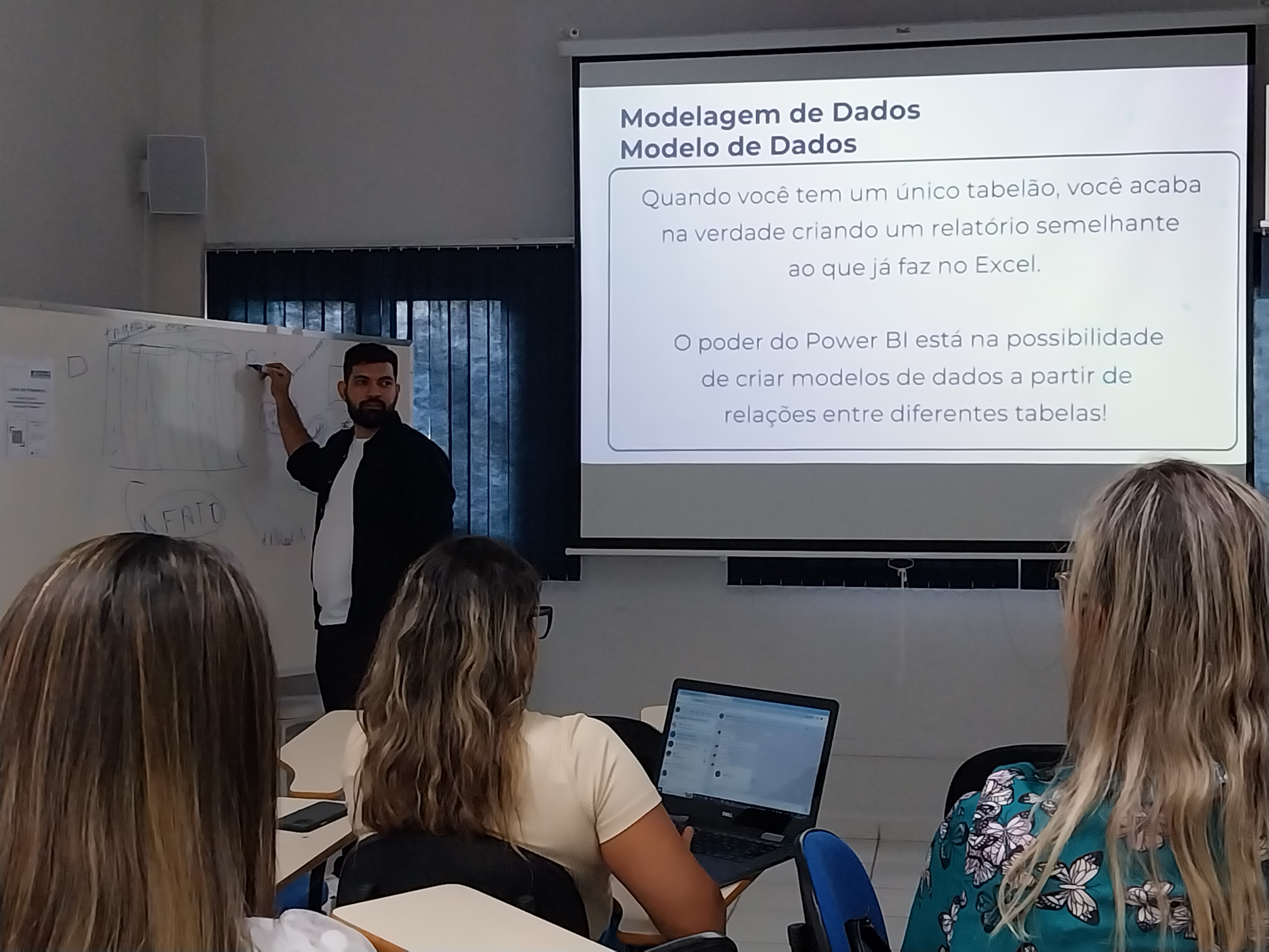 Escola de Governo de Mato Grosso capacita servidores para análise de dados digitais