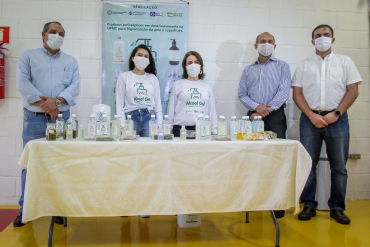 Governo do Estado e UFMT inicia produção de álcool gel para prevenção da Covid-19