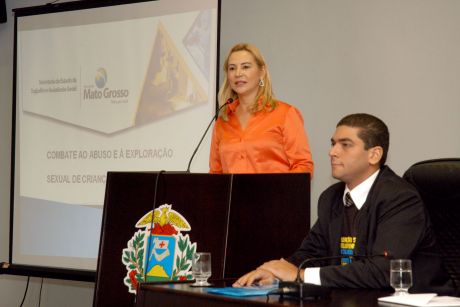 Roseli Barbosa destaca a importância do fortalecimento da rede de proteção de crianças e adolescentes