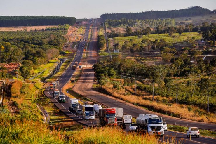 Proposta do governo de Mato Grosso congela e reduz preço dos combustíveis