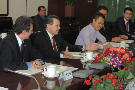 Governador Silval Barbosa discute com empresários chineses investimentos no setor de energia