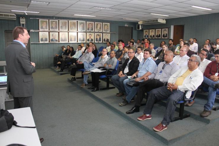 Servidores recebem treinamento sobre novo sistema de abastecimento