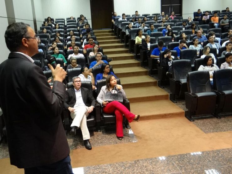 CGE orienta estagiários sobre controle interno e conduta no serviço público