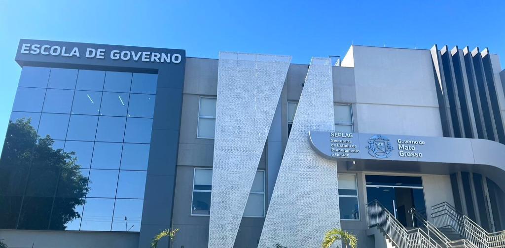 Governo de MT publica decreto inédito que institui política permanente de qualificação de servidores e gera economia aos cofres públicos