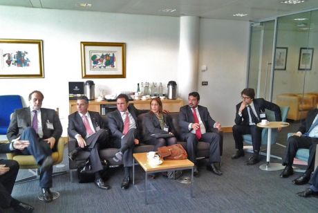 Vice-governador firma parceria com banco Investec, de Londres, para realização de evento em Cuiabá