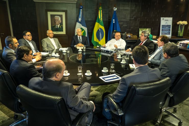 Poderes concordam em redução de duodécimo para enfrentar a crise