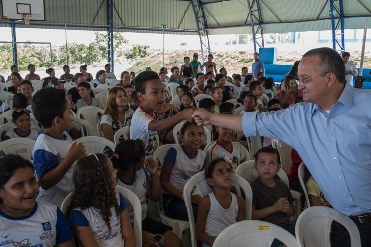 Taques entrega casas e escolas nesta semana