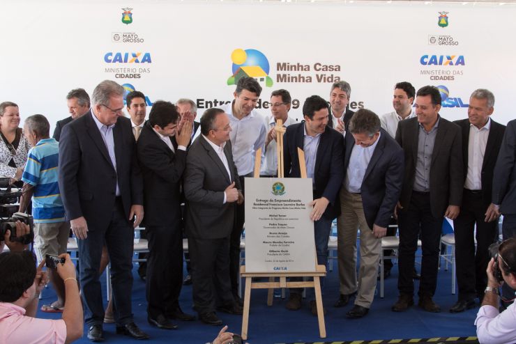 População recebe as chaves de 499 novas moradias em Cuiabá