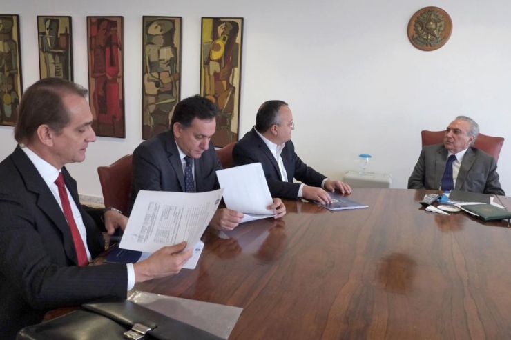 Presidente Temer garante a Taques apoio financeiro para retomar VLT