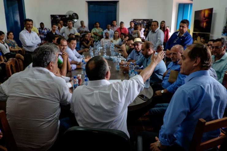 Em Vila Bela, Taques atende demandas dos municípios da região Oeste