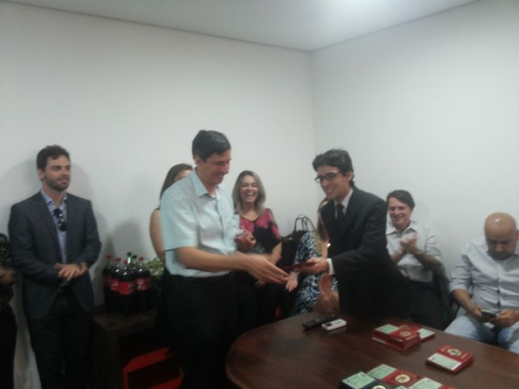 Procuradores do Estado e Servidores efetivos recebem carteira funcional em ato solene