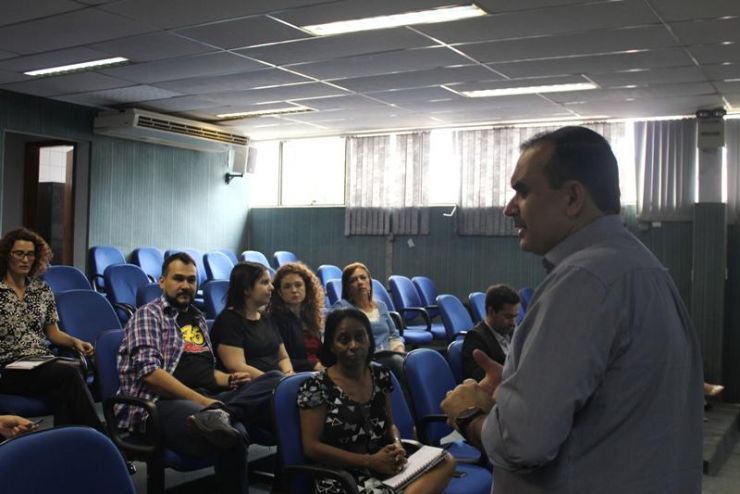 Resultado de pesquisa é apresentado para servidores em palestra