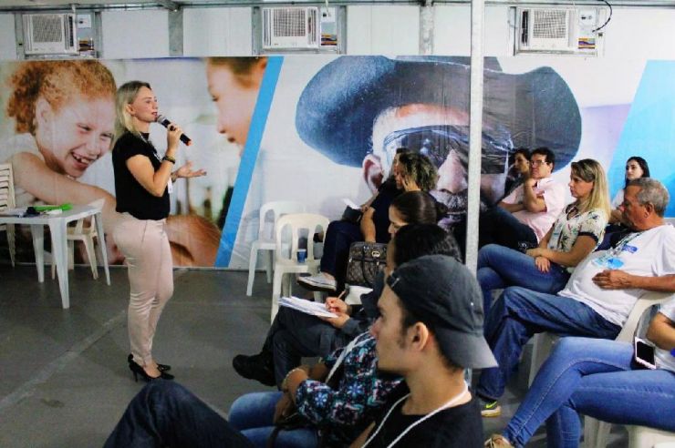 Palestra sobre como ser feliz no ambiente de trabalho é realizada em Rondonópolis