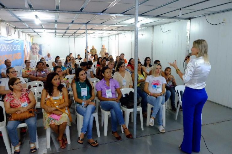 Palestra sobre como ser feliz no trabalho motiva servidores públicos