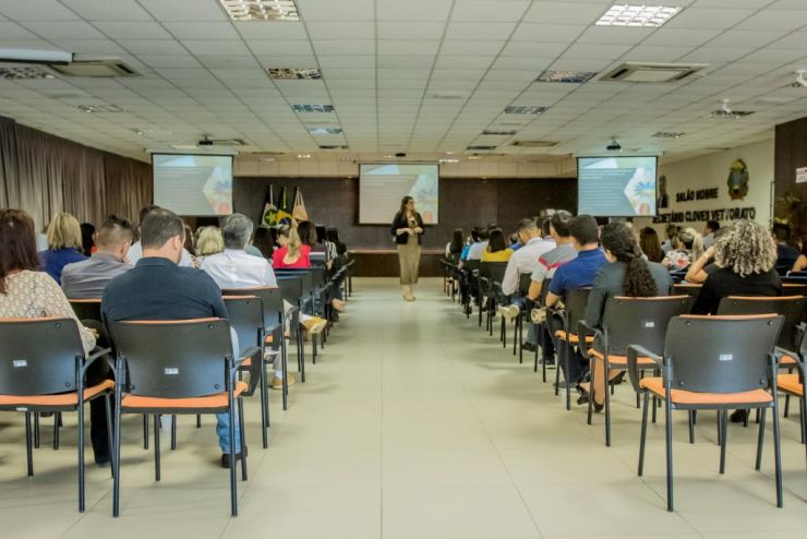 Seplag apresenta política para o desenvolvimento profissional do Estado