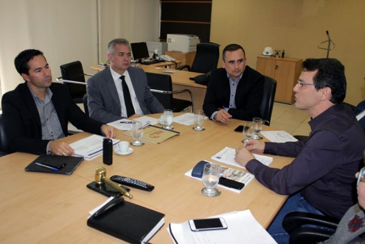 Secretários de Gestão e de Saúde recebem representantes do Sisma para discutir Termo de Acordo