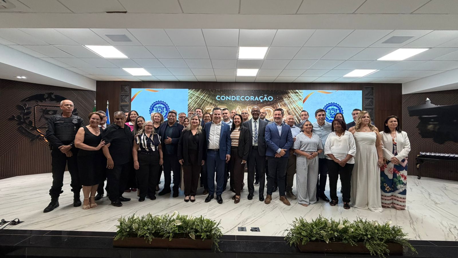 Governo de MT homenageia servidores que completaram 25 anos de carreira