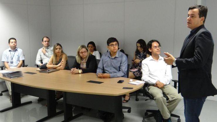 CGE recepciona os 25 novos auditores