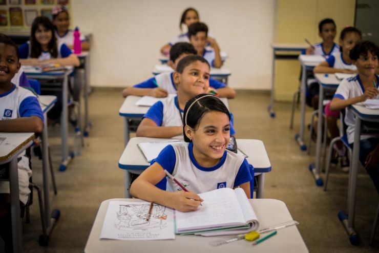 Governador assina autorização para concurso na área de Educação