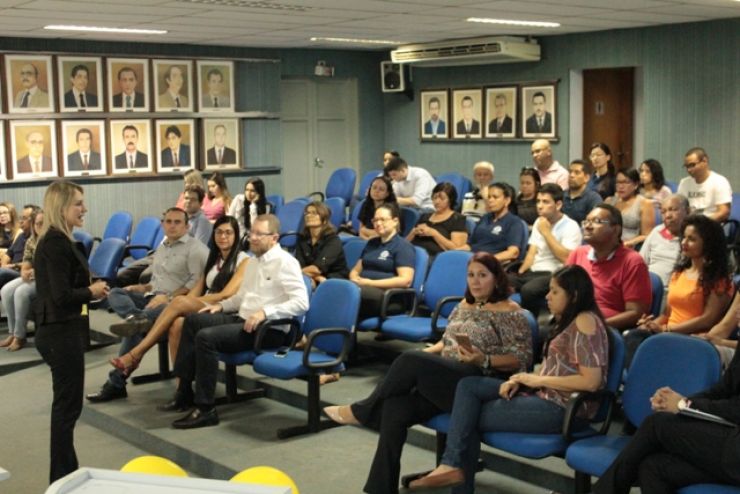 Palestra sobre como administrar emoções marca abertura do Setembro Amarelo