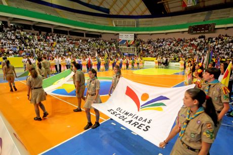 Entrada da Tocha Olímpica emociona público após Silval Barbosa declarar a abertura oficial do evento