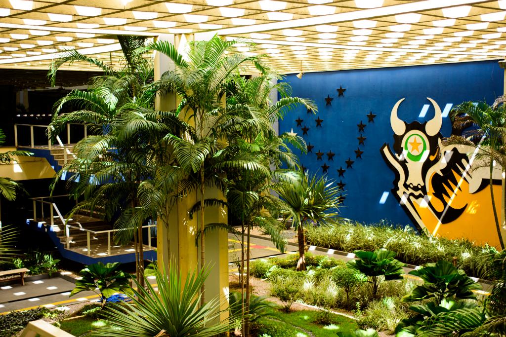 Governo de MT condecora servidores que completaram 25 anos de carreira