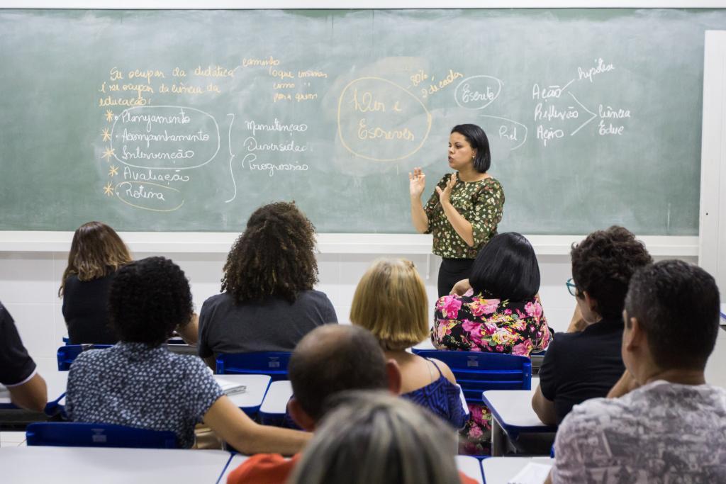 Curso de educação fiscal é oferecido para universitários