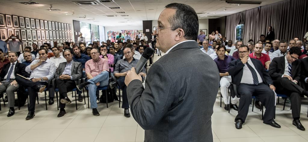 Governador mantém diálogo democrático e responsável com empresários e AL sobre reforma tributária