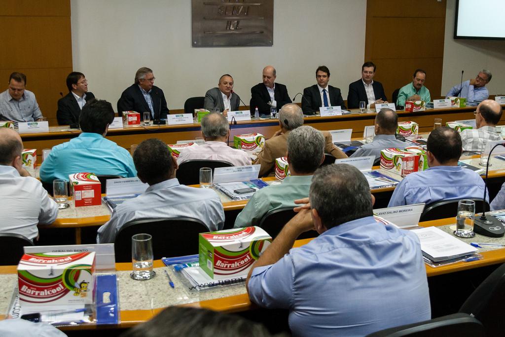 Governador participa de reunião com representantes dos sindicatos industriais