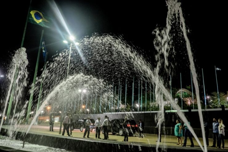 Julio Modesto agradece à equipe que trabalhou na revitalização da Praça das Bandeiras