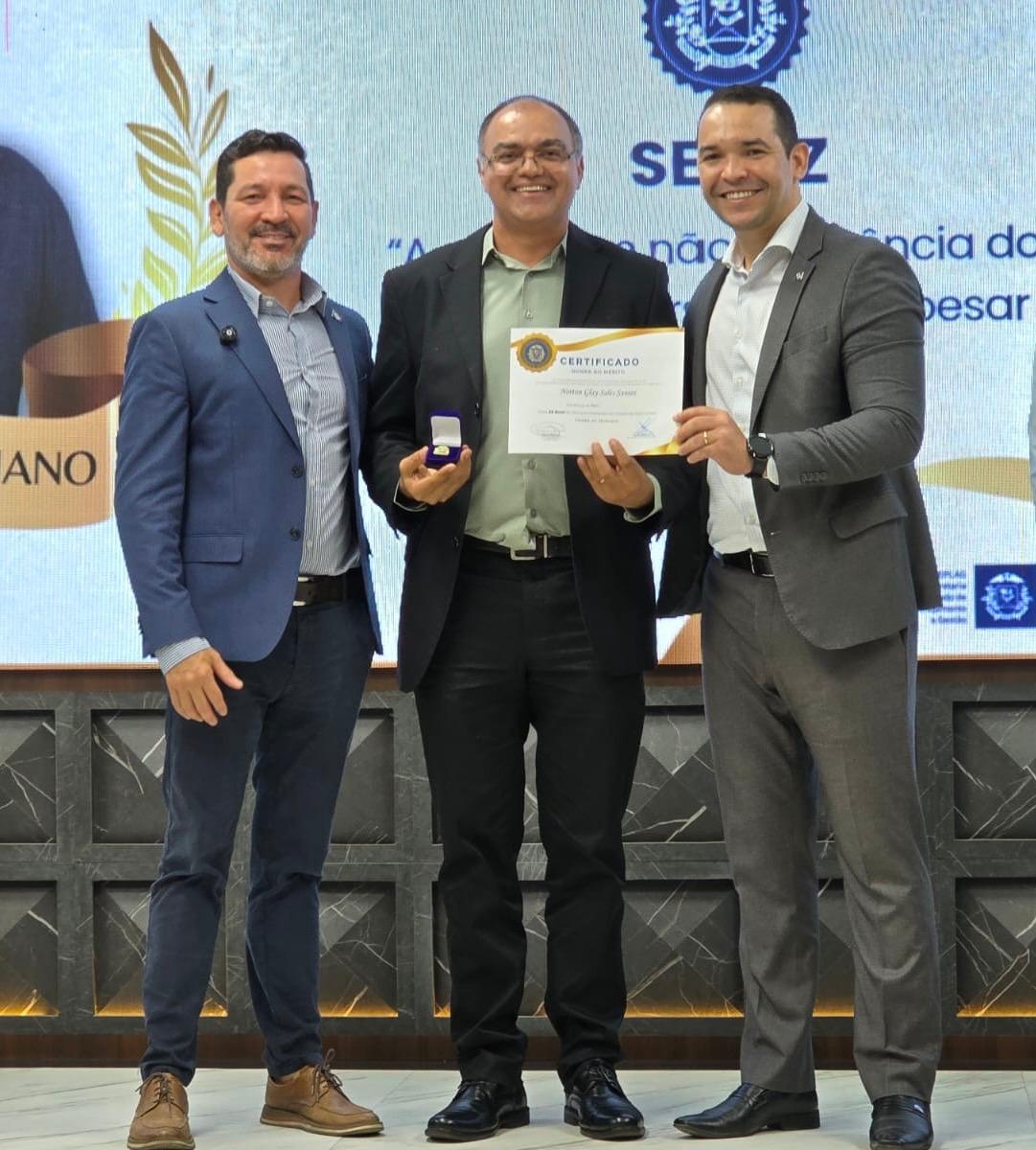 Servidor Norton Santos foi um dos homenageados. Crédito: Dayanne Santana | Seplag-MT