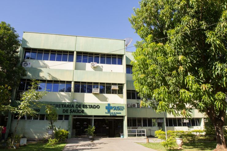 Saúde assina contrato para compra de ambulâncias